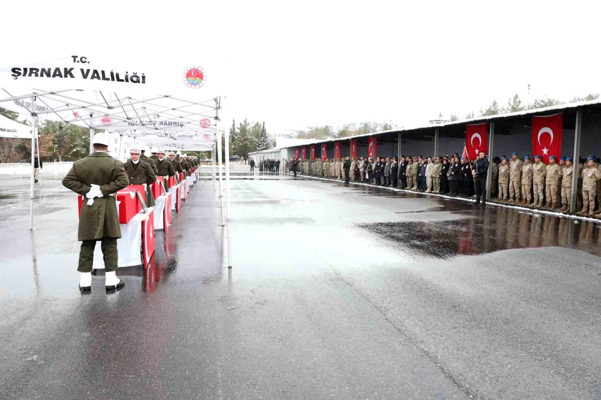 Pençe-Kilit Harekat bölgesinde teröristlerin saldırısı sonucu şehit olan askerler için tören düzenlendi