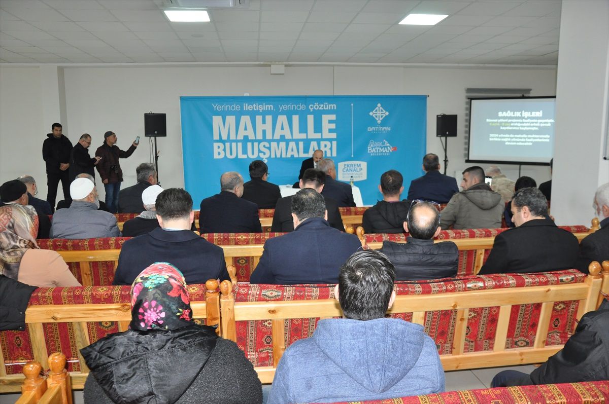 Batman Valisi ve Belediye Başkan Vekili Ekrem Canalp Mahalle Buluşmaları\'nda Bağlar Mahallesi sakinleriyle bir araya geldi
