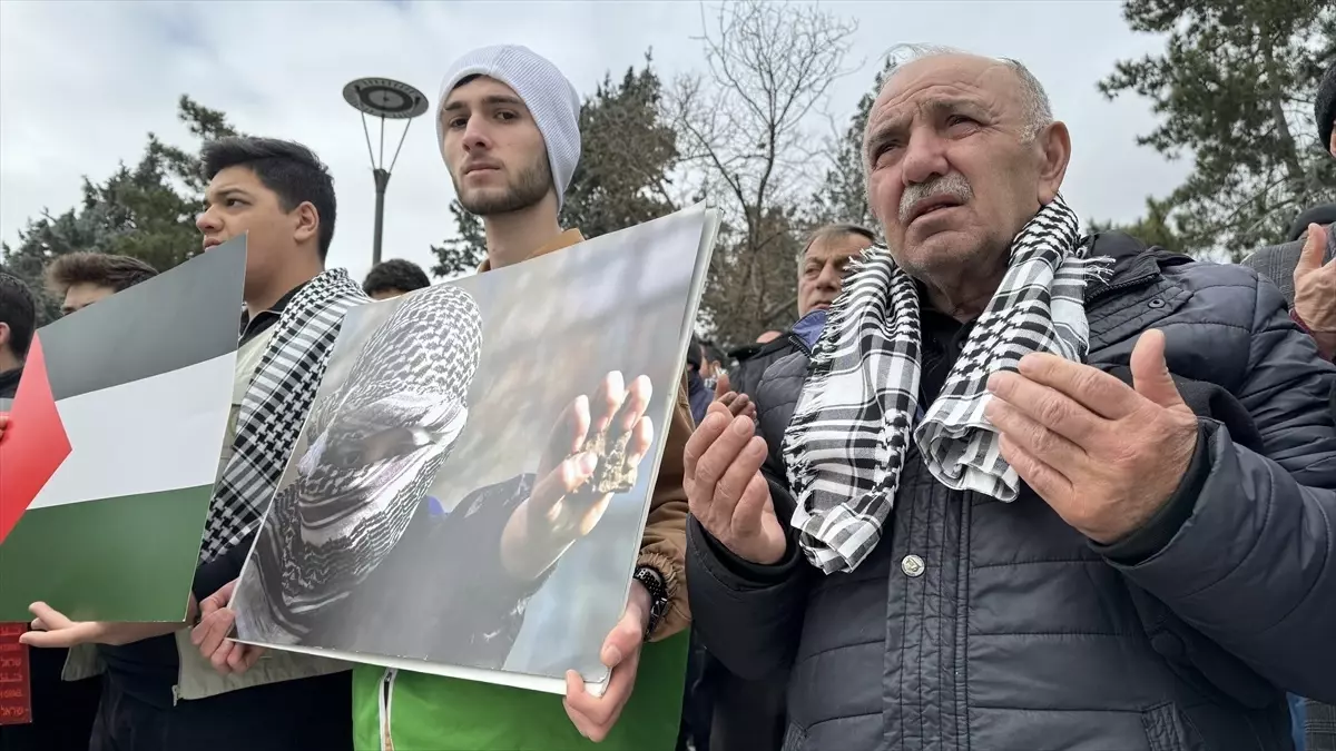 Çorum\'da İHH İnsani Yardım Hareketi tarafından düzenlenen Gazze için acil ateşkes programında İsrail\'in saldırıları kınandı