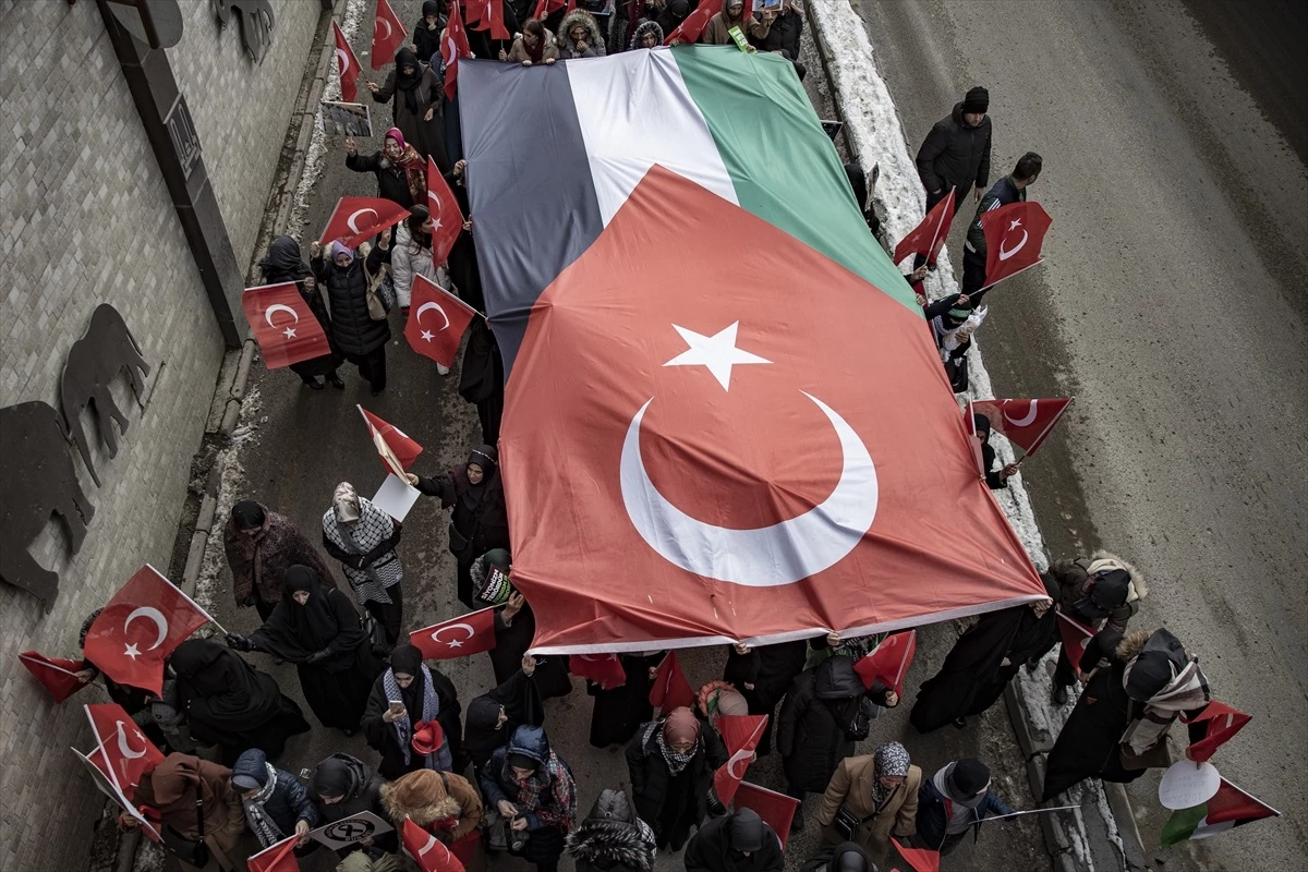 Erzurum, Ardahan ve Erzincan\'da İsrail saldırılarını protesto eden yürüyüş gerçekleştirildi