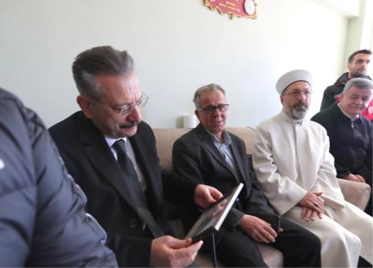 Diyanet İşleri Başkanı Ali Erbaş, şehit ailesini ziyaret etti