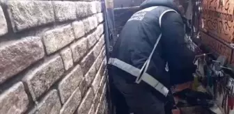 İzmir'de silah imalatı yapan şahsın evine baskın: Çok sayıda silah ve malzeme ele geçirildi