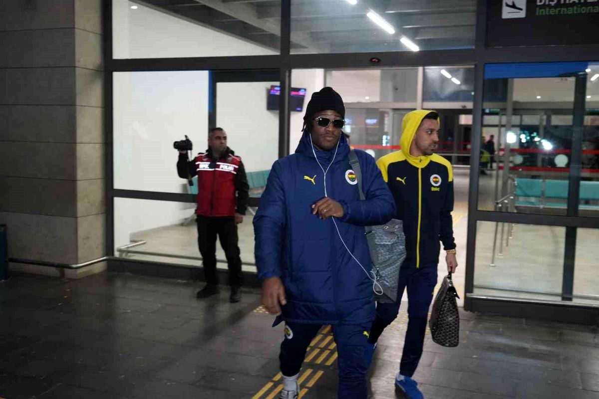 Fenerbahçe, Gaziantep FK maçı için Gaziantep\'e geldi