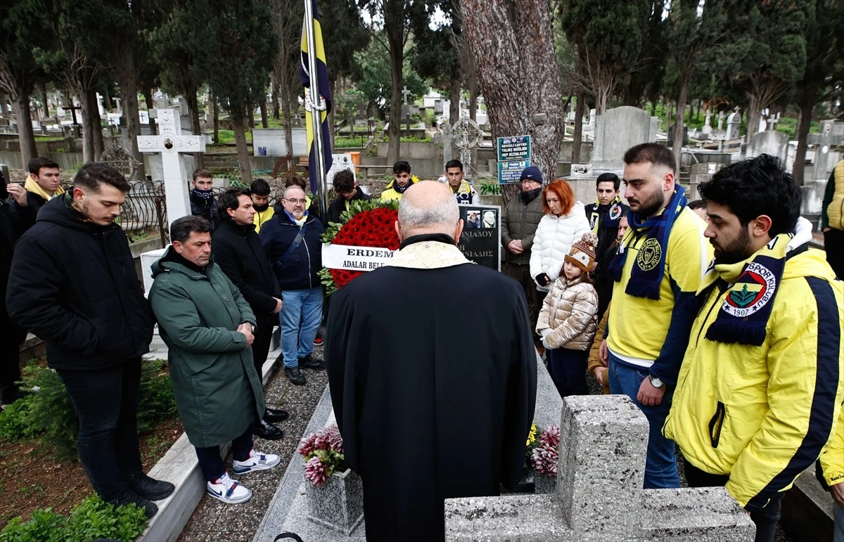 Fenerbahçe ve taraftarları Lefter Küçükandonyadis\'i anma töreninde bir araya geldi