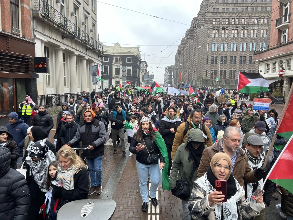 Amsterdam\'da Filistin\'e Destek Yürüyüşü