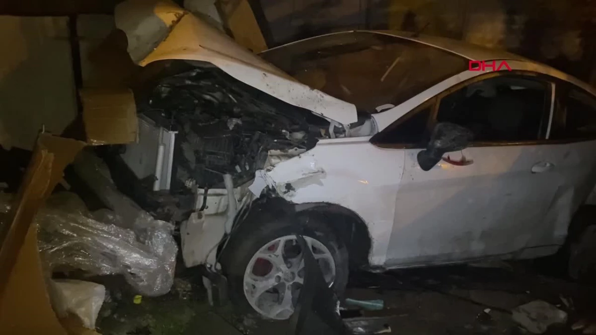 Sultanbeyli\'de Otomobil Bir Binanın Boşluğuna Düştü, Yaralılar Kaçtı