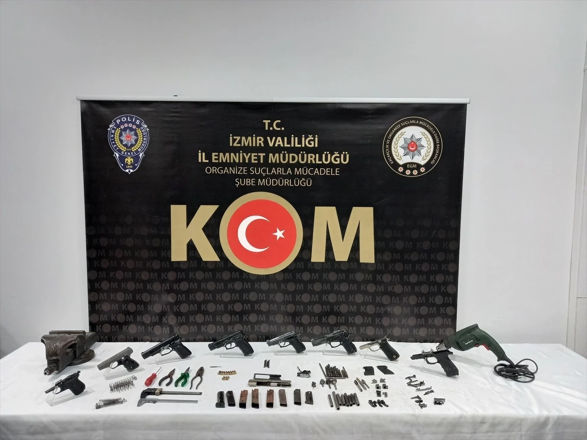 İzmir\'de Kaçak Silah Atölyesi Operasyonu: Şüpheli Gözaltına Alındı