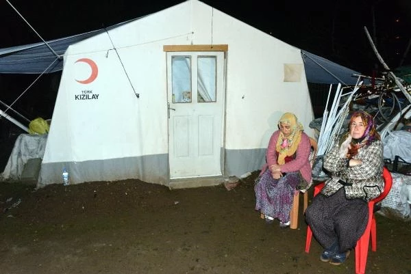 Şehit Piyade Sözleşmeli Er'in Ailesi Çadırda Yaşıyor