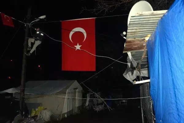 Şehit Piyade Sözleşmeli Er'in Ailesi Çadırda Yaşıyor