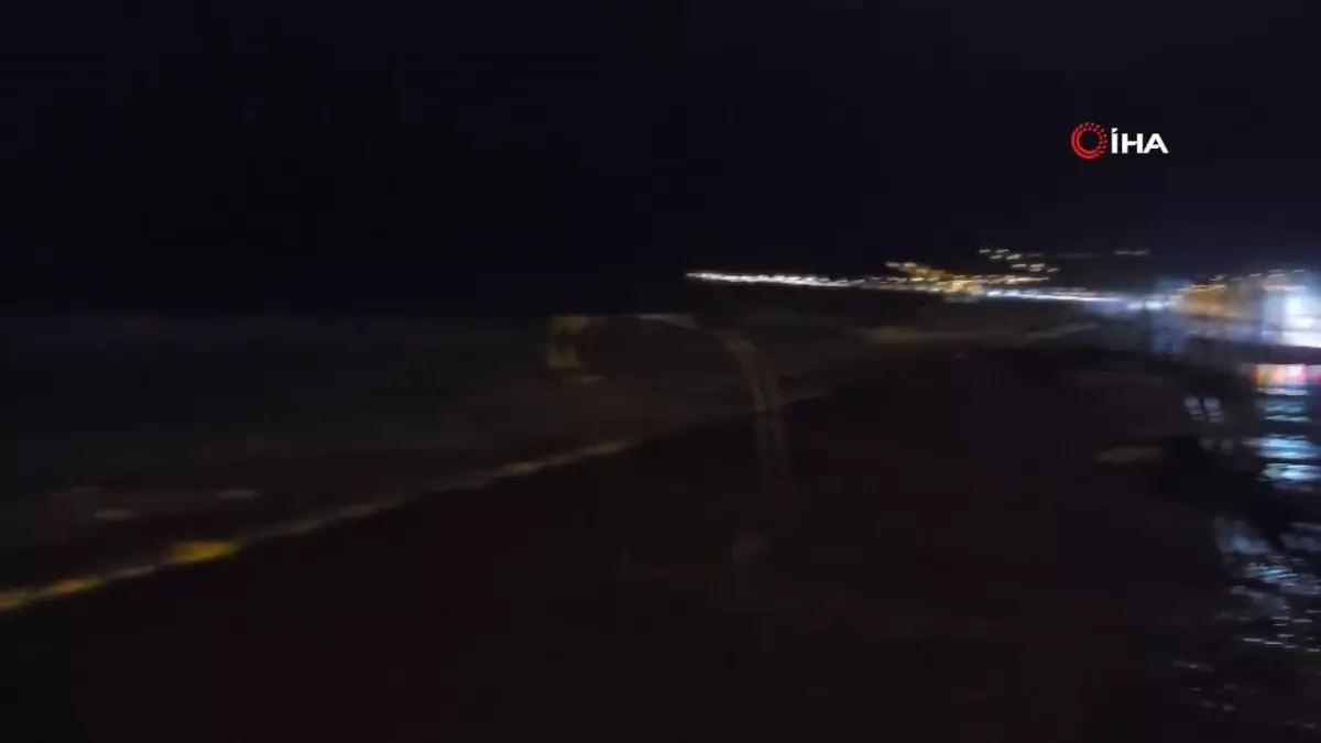 Kastamonu'da deniz taştı, sokaklar su altında kaldı