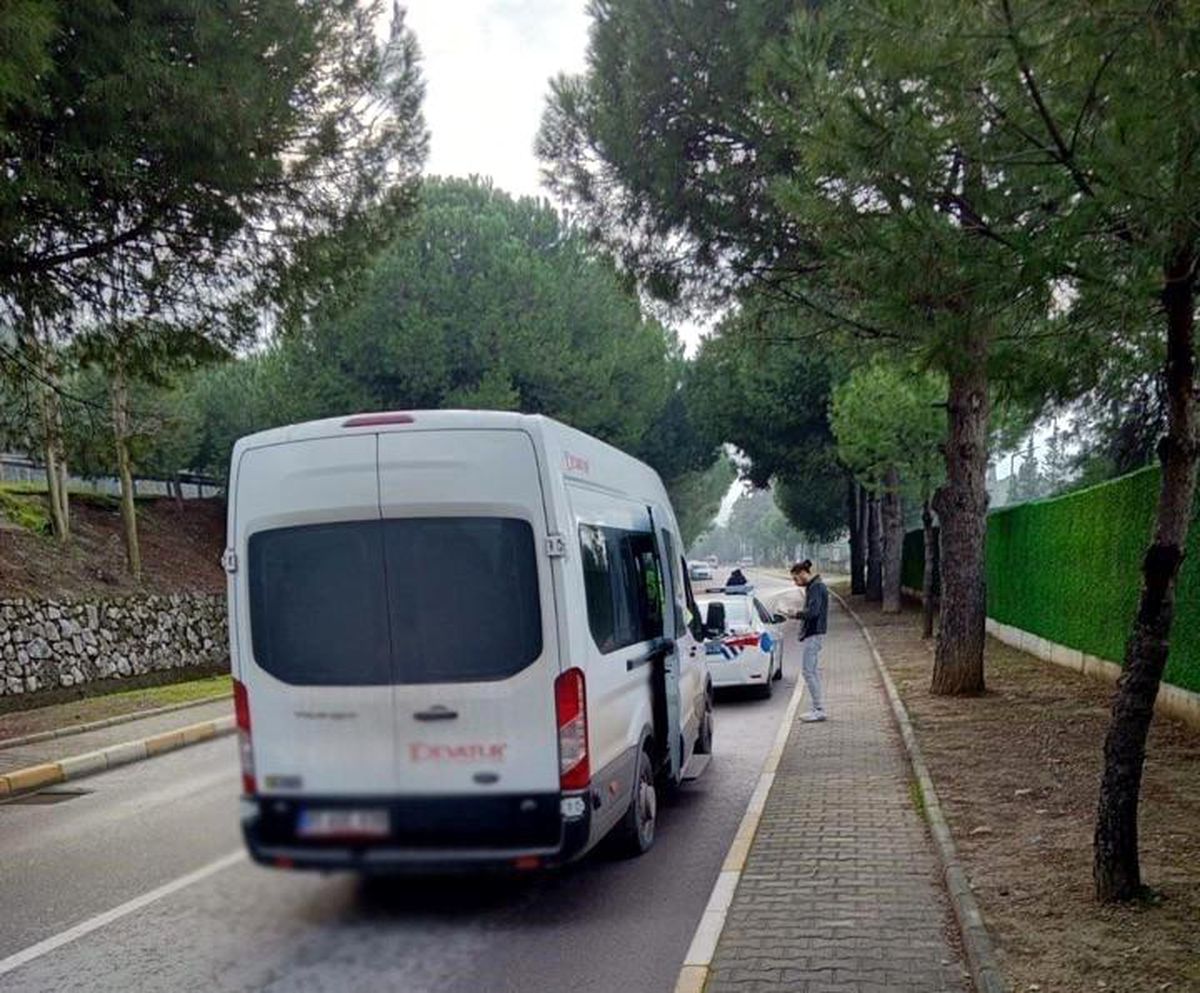 Manisa\'da Servis Araçlarına Yönelik Denetimlerde 159 Araç ve Sürücüye Cezai İşlem Uygulandı
