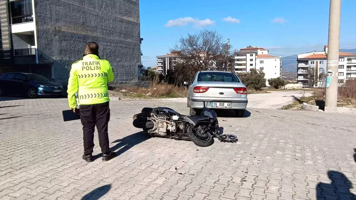 Manisa\'da motosiklet ile otomobil çarpıştı: 2 çocuk yaralandı