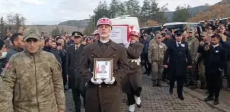 Kahramanmaraş'ta şehit düşen Piyade Sözleşmeli Er Müslüm Özdemir toprağa verildi