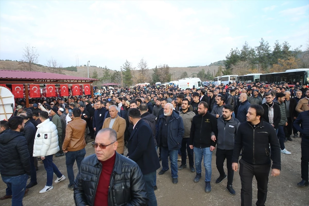 Pençe-Kilit Operasyonu\'nda şehit olan Piyade Sözleşmeli Er Müslüm Özdemir\'in cenazesi Kahramanmaraş\'ta toprağa verildi