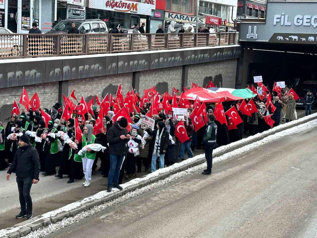 Erzurum\'da şehitler ve Gazze için yürüyüş düzenlendi