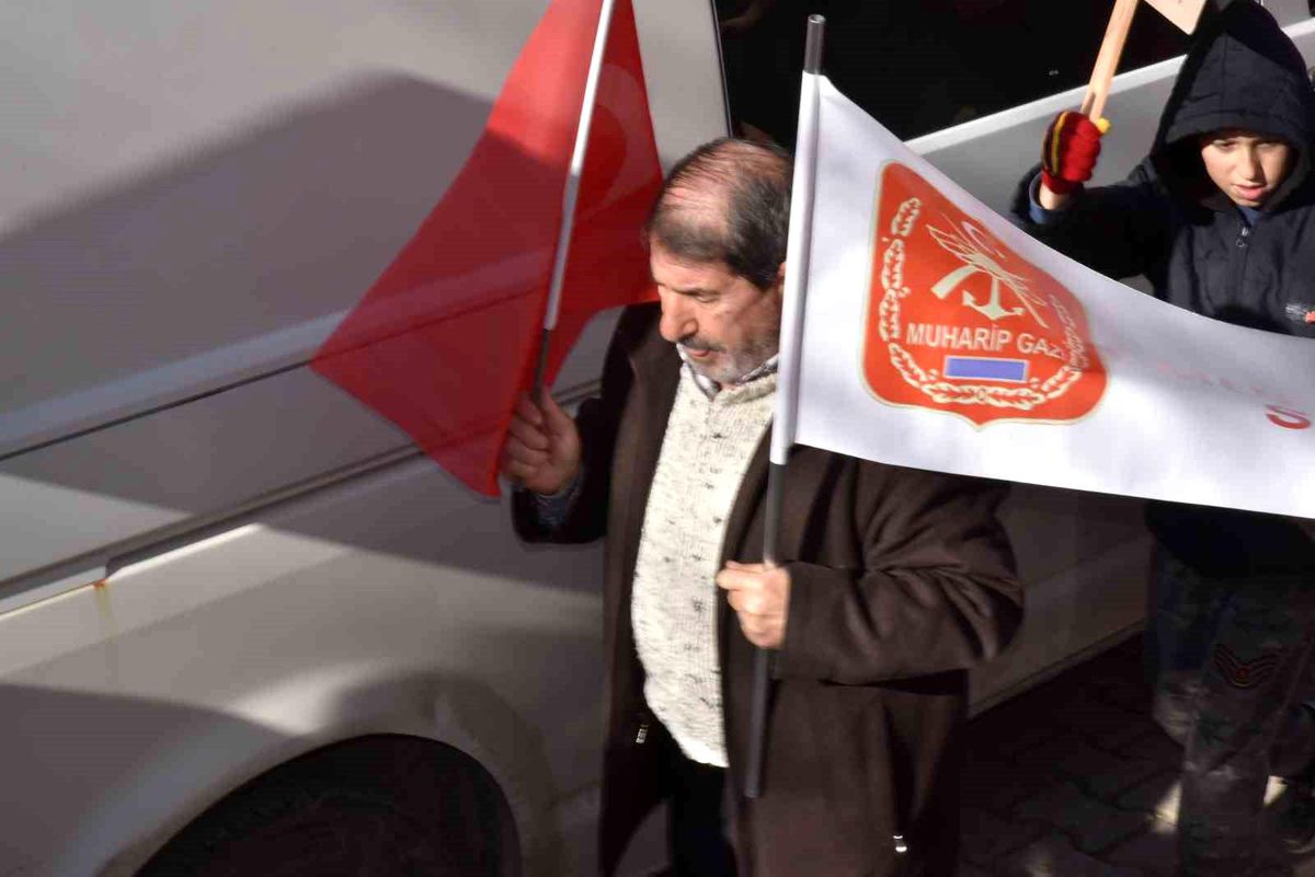 Şehitlere Saygı ve Gazze İçin Acil Ateşkes Yürüyüşü Sındırgı\'da Gerçekleştirildi