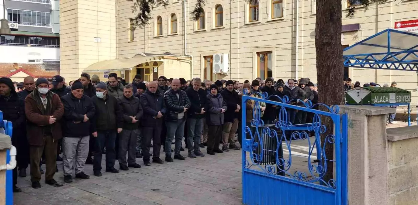 Çorum\'da kalp krizi sonucu hayatını kaybeden Tahir Arslan son yolculuğuna uğurlandı