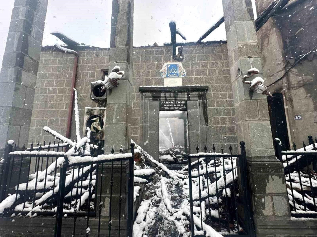 Rize\'deki Tarihi Aranaş Camii Yangın Sonucu Kullanılamaz Hale Geldi