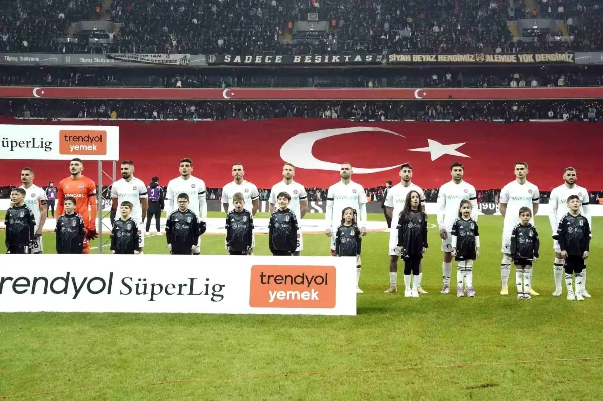 Beşiktaş ile Fatih Karagümrük arasındaki Süper Lig maçı golsüz eşitlikle başladı