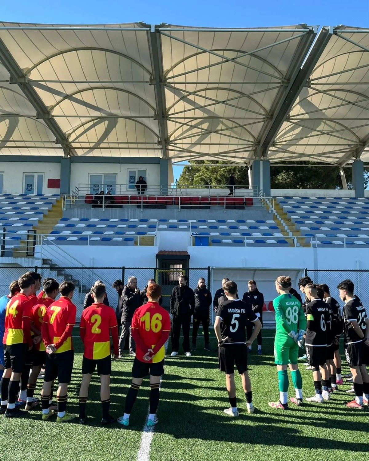 U17 Milli Takım Teknik Direktörü Uğur İnceman, Manisa Futbol Kulübü Akademisini ziyaret etti