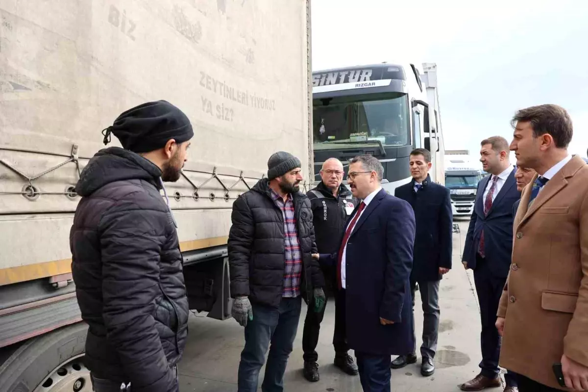 Iğdır Valisi ve Belediye Başkan Vekili Dilucu Gümrük Kapısı\'nda incelemelerde bulundu