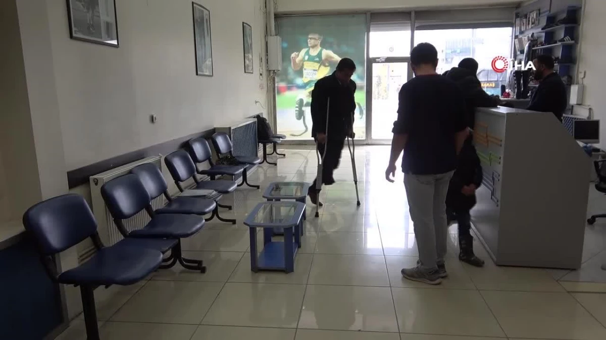 Vanlı Amcan\'dan bacağı kesilen vatandaşa protez bacak