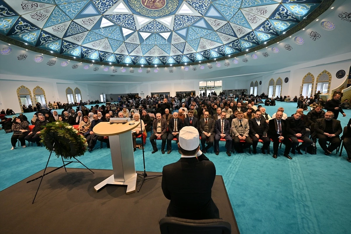 Almanya\'da Diyanet İşleri Türk İslam Birliği Essen Merkez Camisi dualarla açıldı