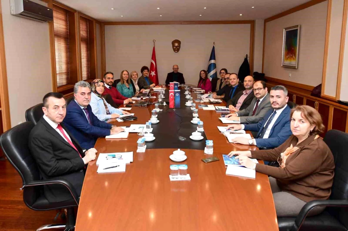 Anadolu Üniversitesi idari birim yöneticilerine kalite süreçleri hakkında bilgilendirme toplantısı düzenlendi