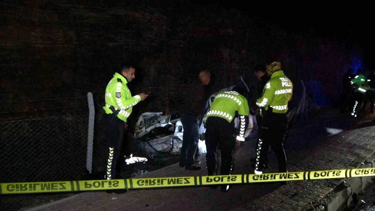 Antalya\'da Alkollü Sürücünün Sebep Olduğu Kazada 2 Kişi Hayatını Kaybetti