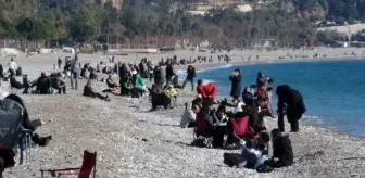 Antalya'da Ocak Ayında Denize Girenler