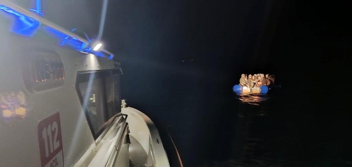 Çanakkale\'de Sahil Güvenlik ekipleri tarafından 39 kaçak göçmen yakalandı