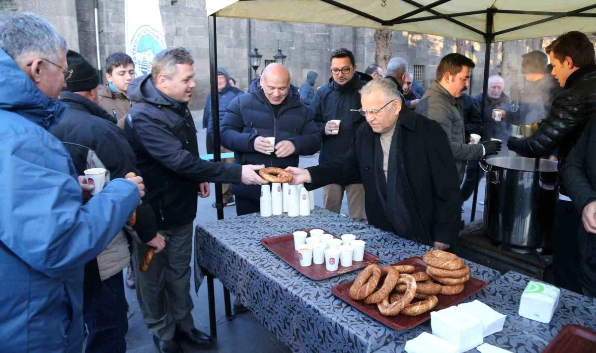 Kayseri Büyükşehir Belediye Başkanı, şehit askerler için dua programına katıldı
