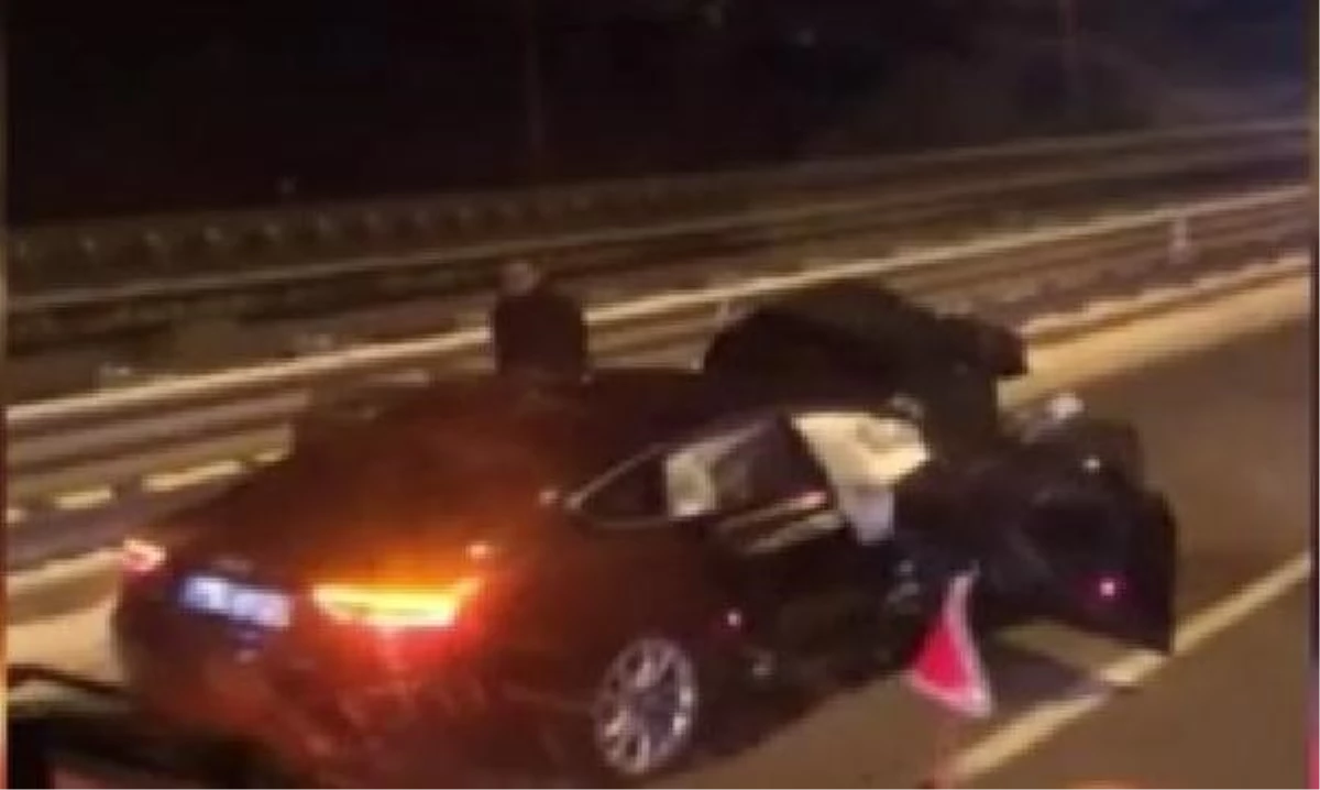 CHP\'li vekil Barış Karadeniz\'in kullandığı otomobil, minibüsle çarpıştı! 4 kişi hafif şekilde yaralandı