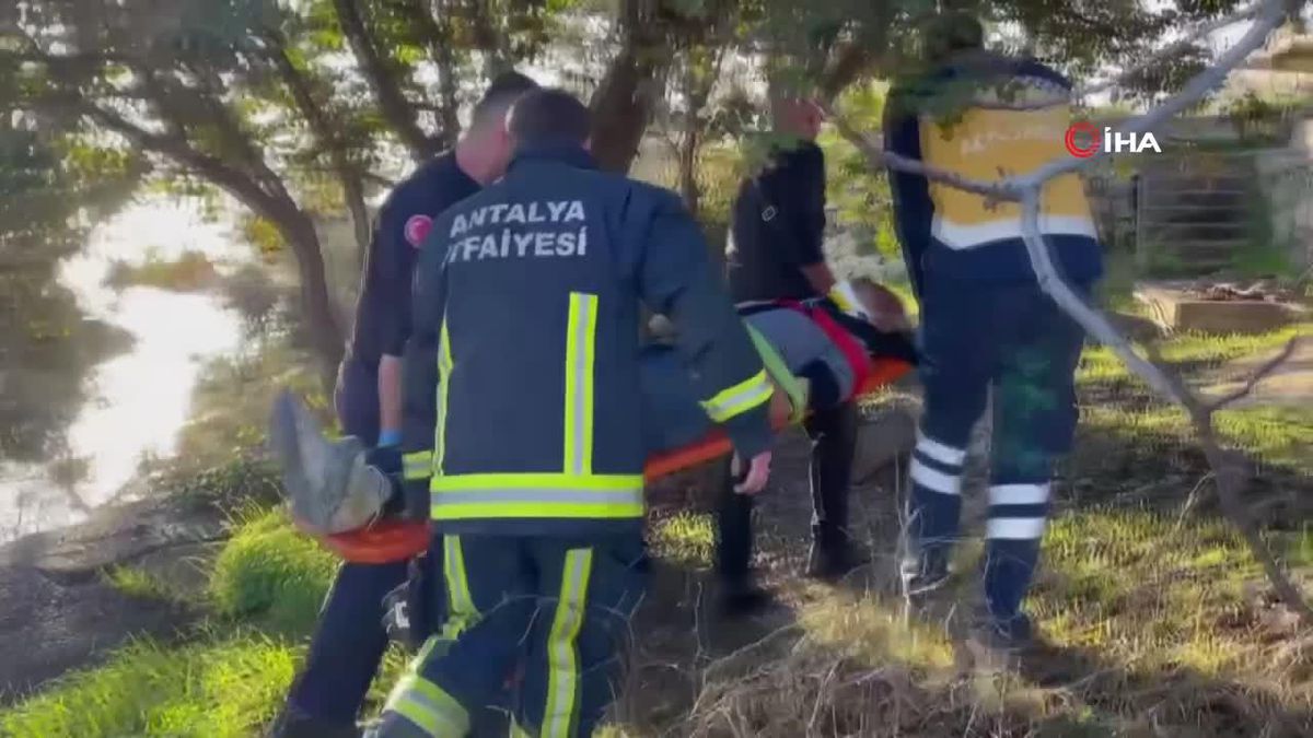 Alanya'da Deniz Manzarası İzlerken Kayalıklardan Düşen Adamın Yardımına Sağlık Ekipleri Koştu