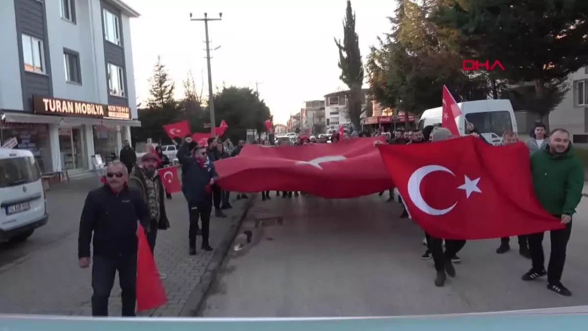 Düzce\'de Pençe Kilit Harekatı şehitleri için yürüyüş düzenlendi