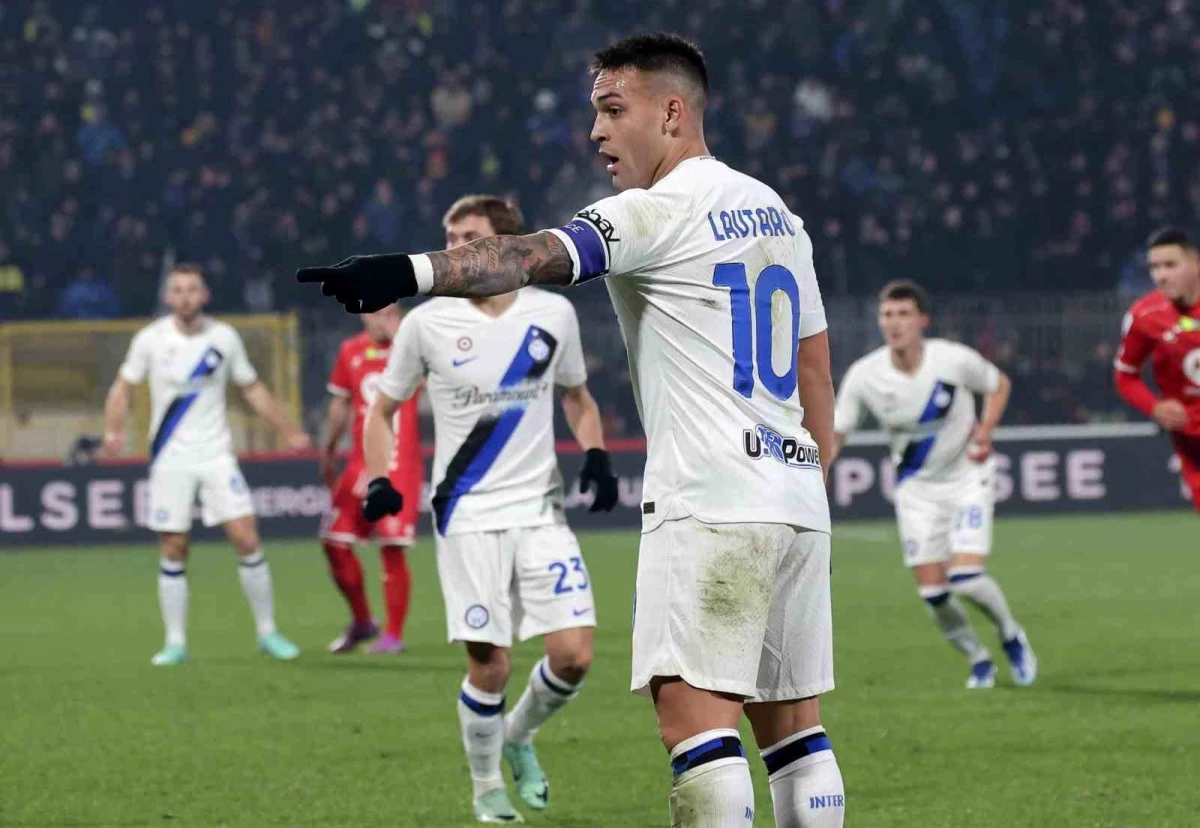 Hakan Çalhanoğlu, Inter\'in Monza\'yı 5-1 mağlup ettiği maçta 2 gol attı