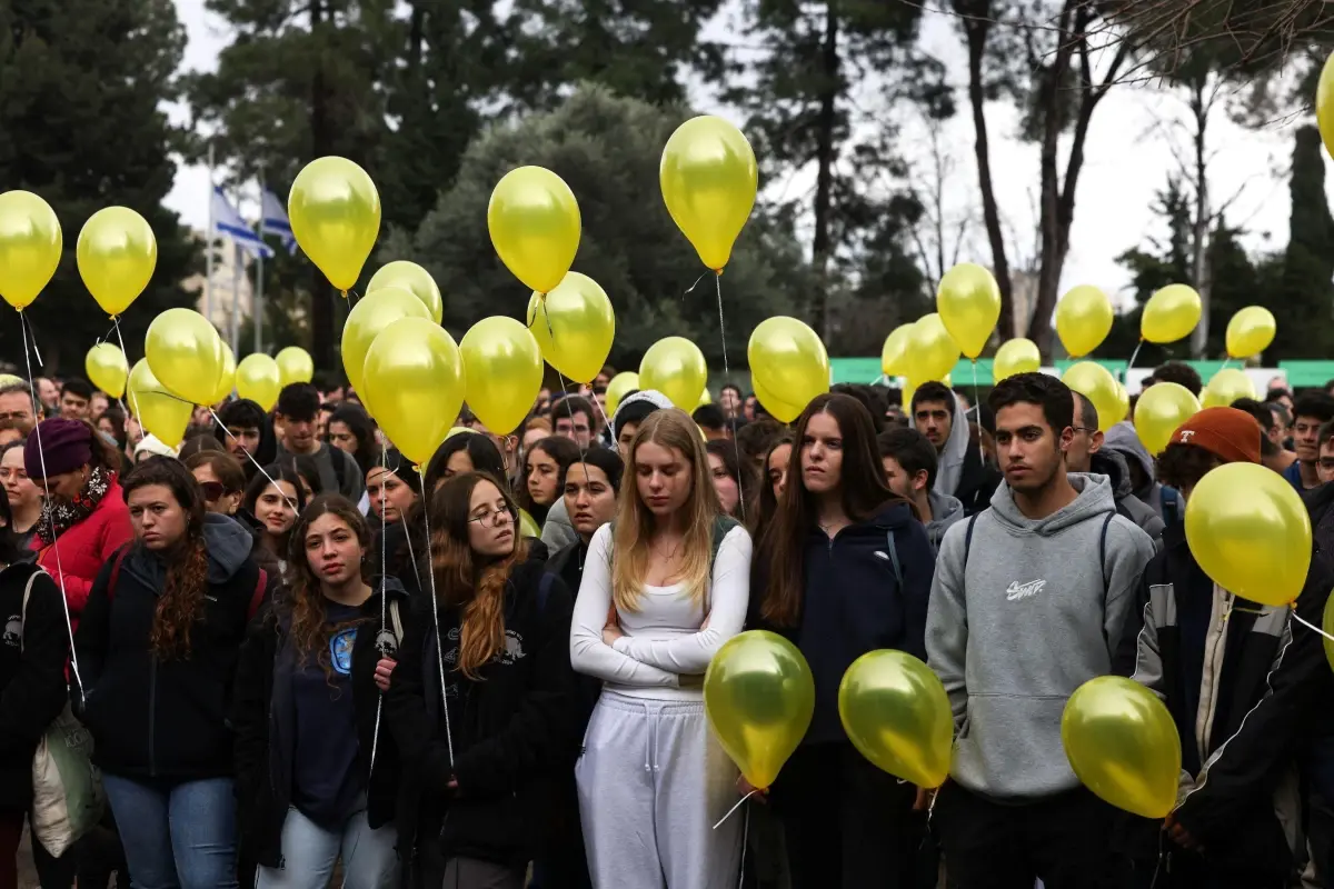 Tel Aviv\'de Rehinelerin Aileleri Protesto Gösterisi Başlattı, Gazze\'de Can Kaybı 24 Bine Yaklaştı