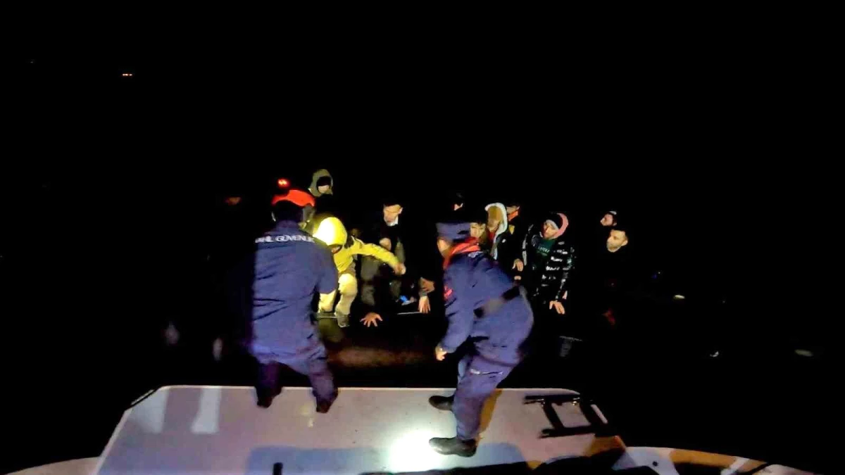İzmir\'de 115 düzensiz göçmen yakalandı, 45 göçmen kurtarıldı