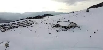 Karabük'te Kar Kalınlığı 40 Santimetreye Ulaştı, Keltepe Kayak Merkezi'nde Tatilciler Kayak Keyfi Yaptı