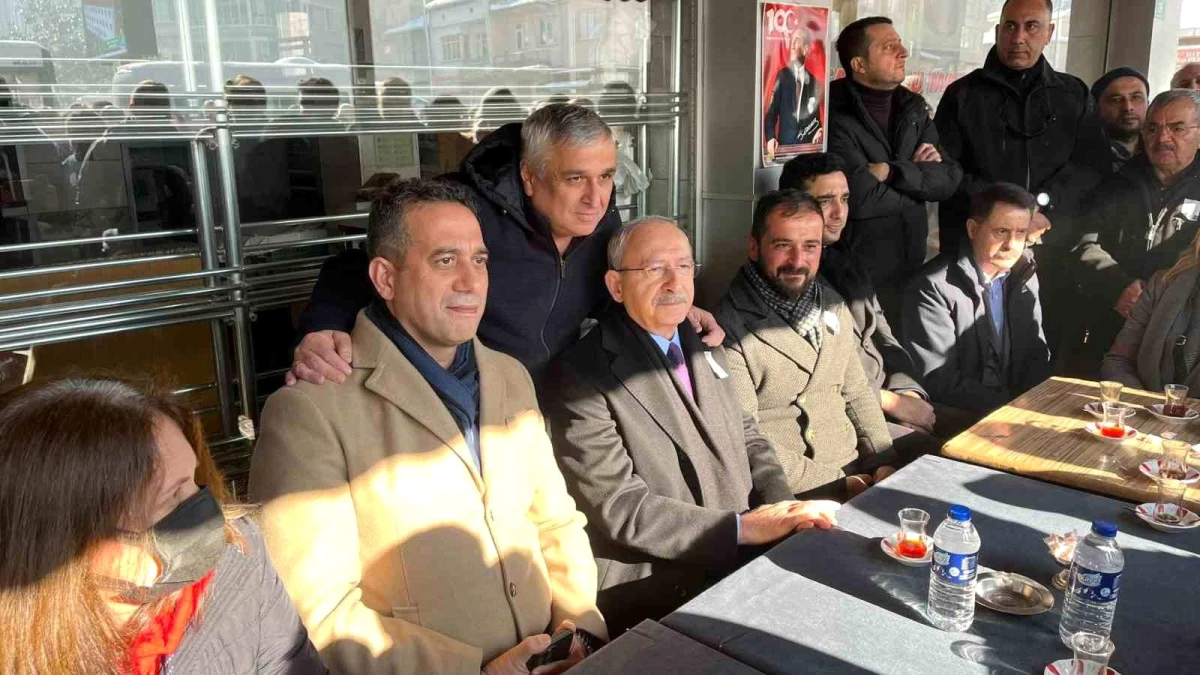 Kılıçdaroğlu, Engin Altay\'ın babasının cenaze törenine katıldı