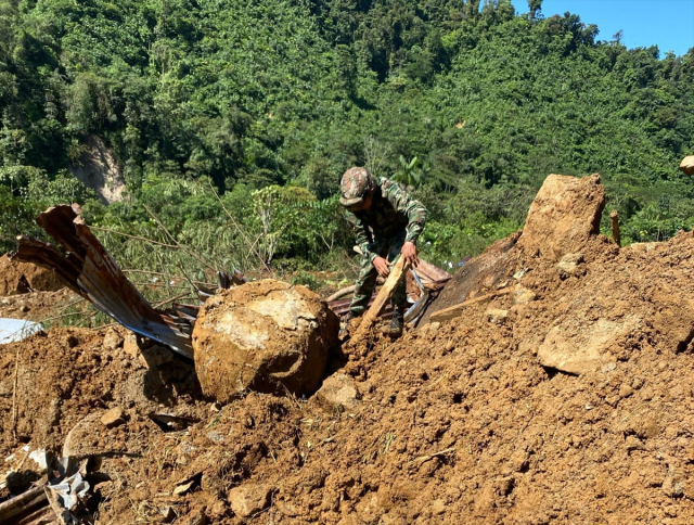 Kolombiya'da toprak kaymasında can kaybı 33'e yükseldi! Facia anı cep telefonu kamerasında