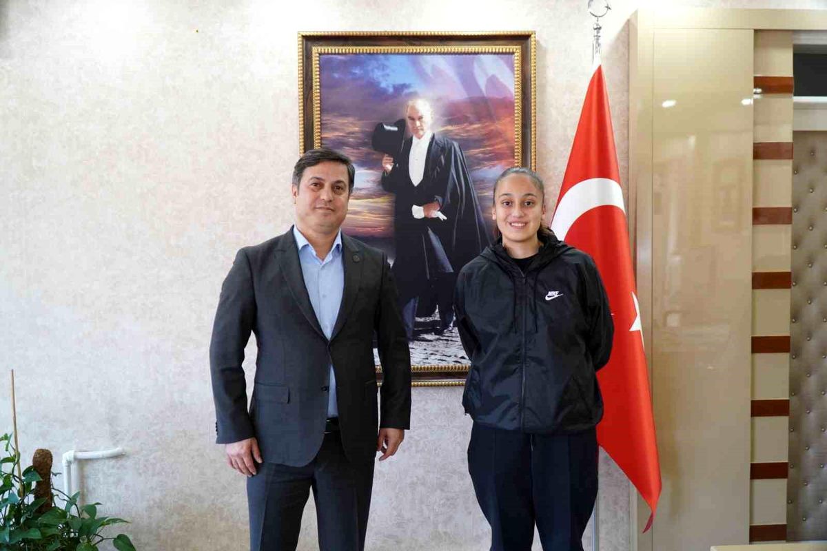 Manisa\'nın genç futbolcusu Yağmur Sarıca, U15 Kız Milli Takımı\'nın kampına seçildi