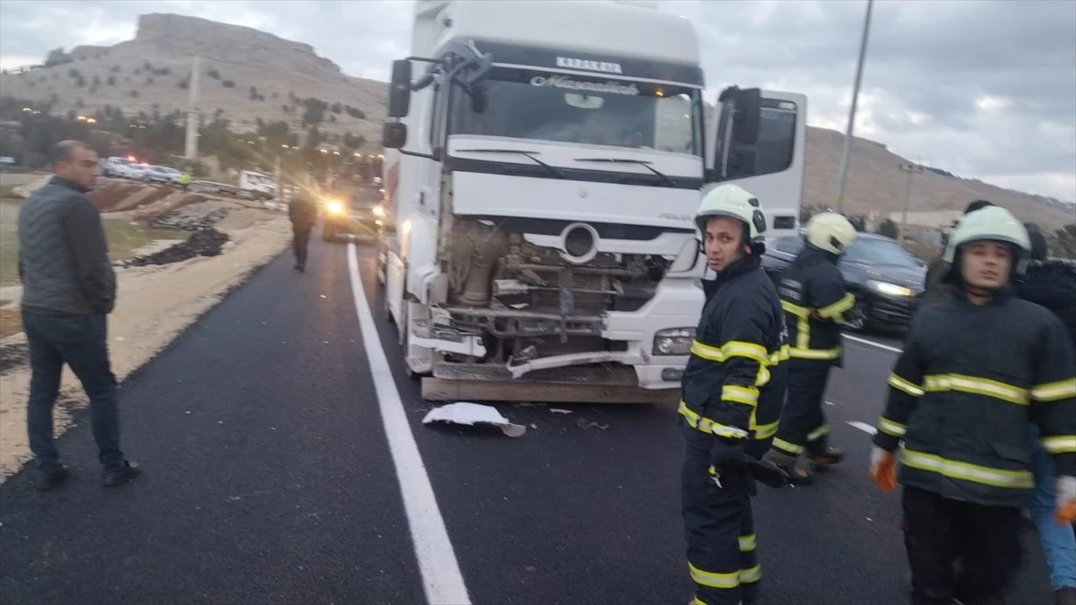 Mardin\'de trafik kazasında 1 kişi hayatını kaybetti, 3 kişi yaralandı