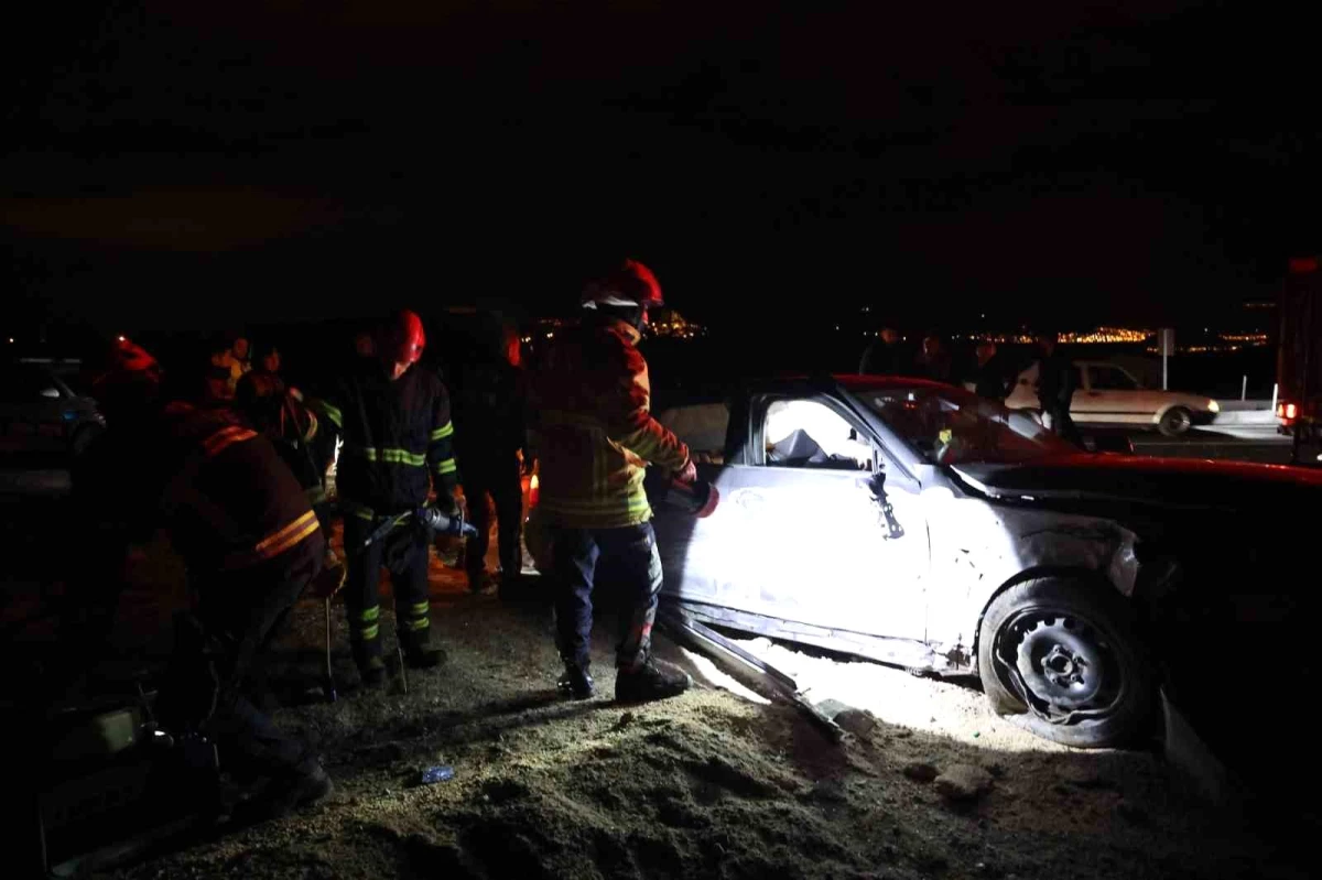 Nevşehir-Ürgüp Karayolu\'nda meydana gelen trafik kazasında 3 kişi yaralandı