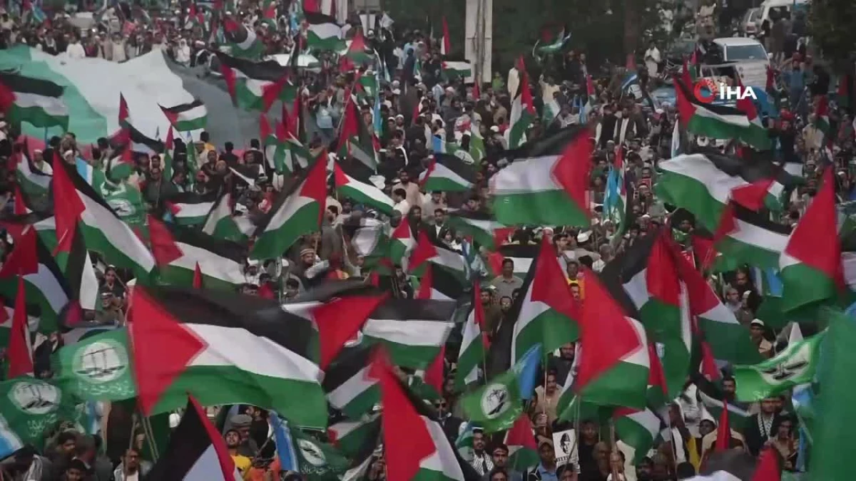 Pakistan\'da on binlerce kişiden Filistin\'e destek gösterisi