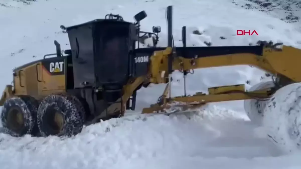 Batman\'ın Sason ilçesinde 7 köy ve 23 mezranın yolu kar yağışı nedeniyle ulaşıma kapandı