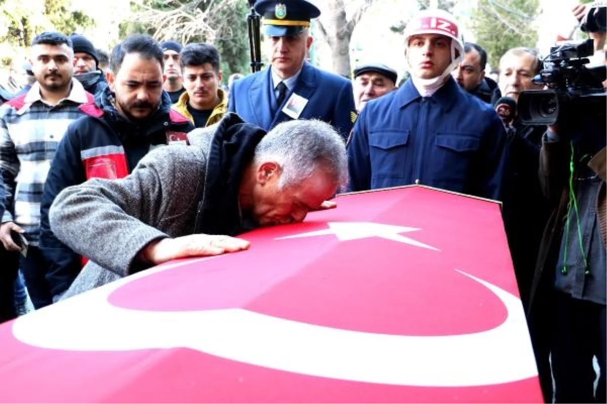 PENÇE-Kilit Harekatı\'nda şehit olan Sözleşmeli Er Muhammed Tunahan Evcin\'in cenazesi Eskişehir\'de toprağa verildi