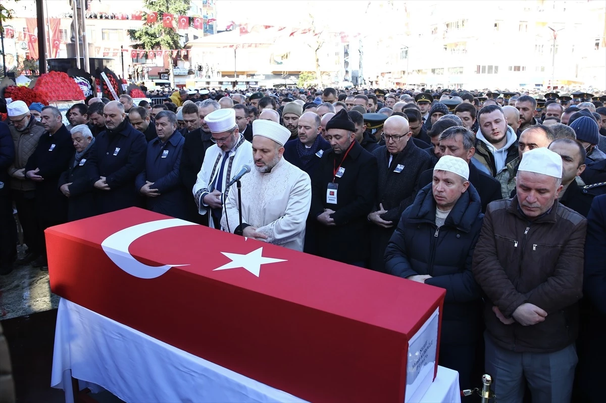 Pençe-Kilit Harekatı\'nda şehit olan Piyade Uzman Çavuş Ahmet Köroğlu Giresun\'da defnedildi