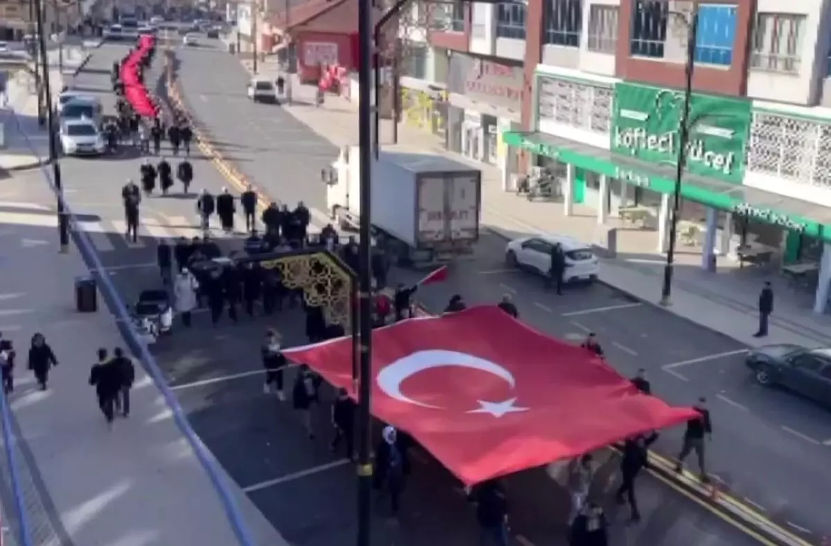 Şehit askerlerimiz için teröre tepki yürüyüşü düzenlendi