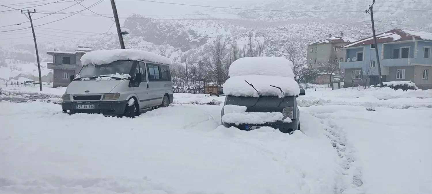 Şırnak\'ta Sağanak, Beytüşşebap\'ta Kar Etkili Oldu